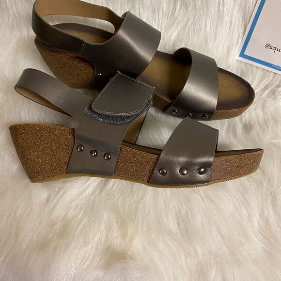 Rouge Helium Sandals with Cork Soles Size 8 - Picture 3 of 4